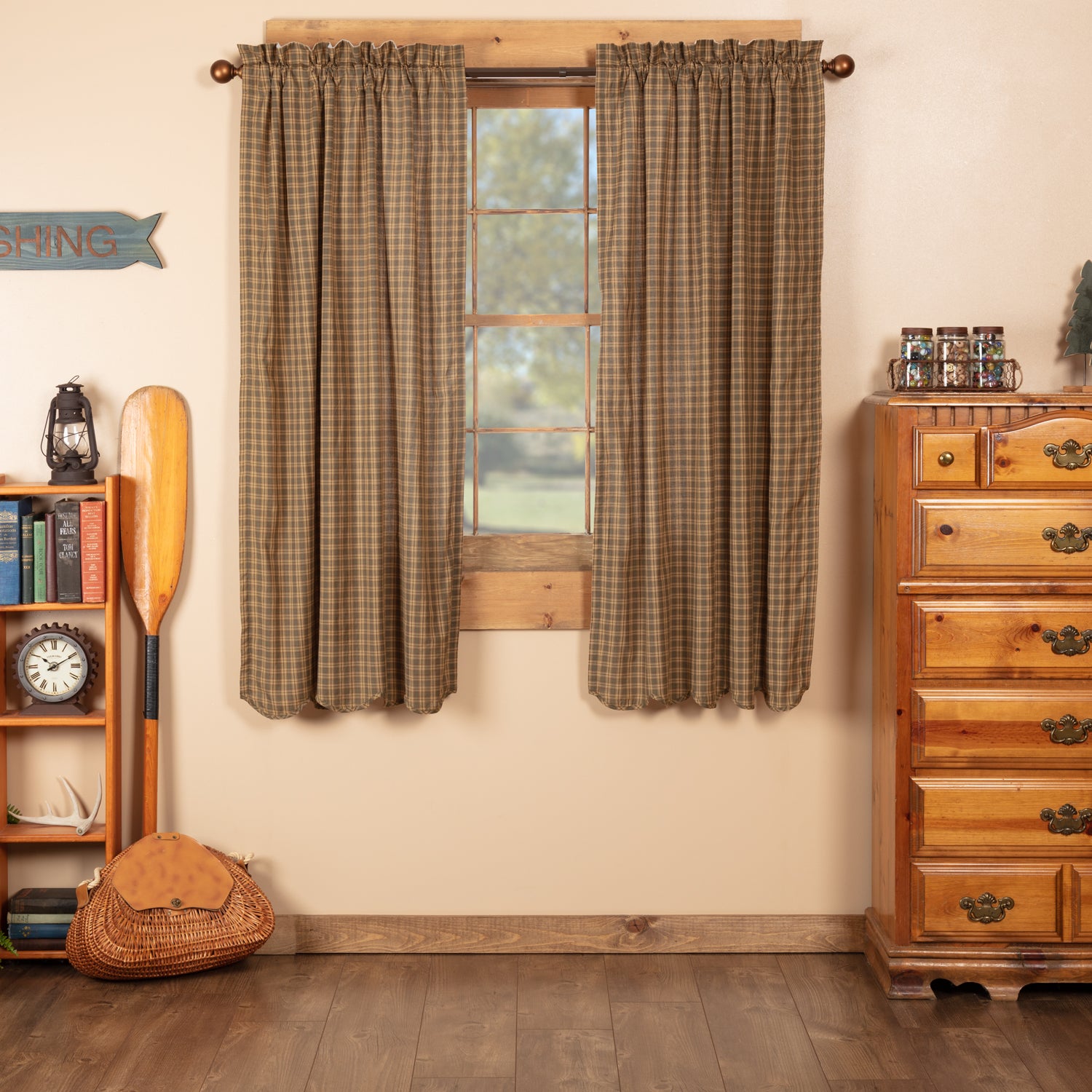 Cedar Ridge Short Panel Scalloped Set of 2