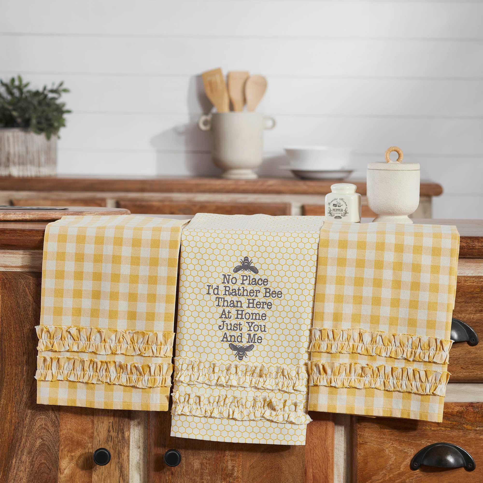 Buzzy Bees Ruffled Tea Towel Set of 3
