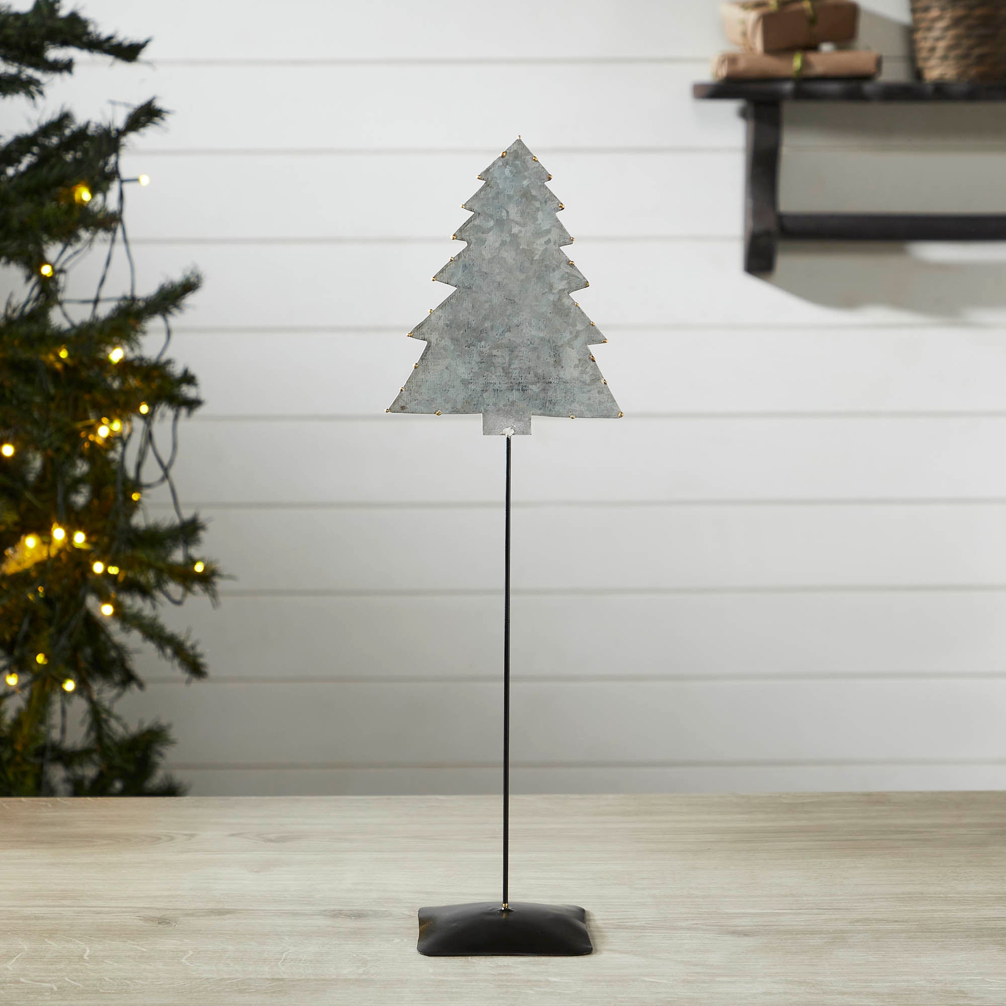 Decorative Galvanized Metal Christmas Tree With Base