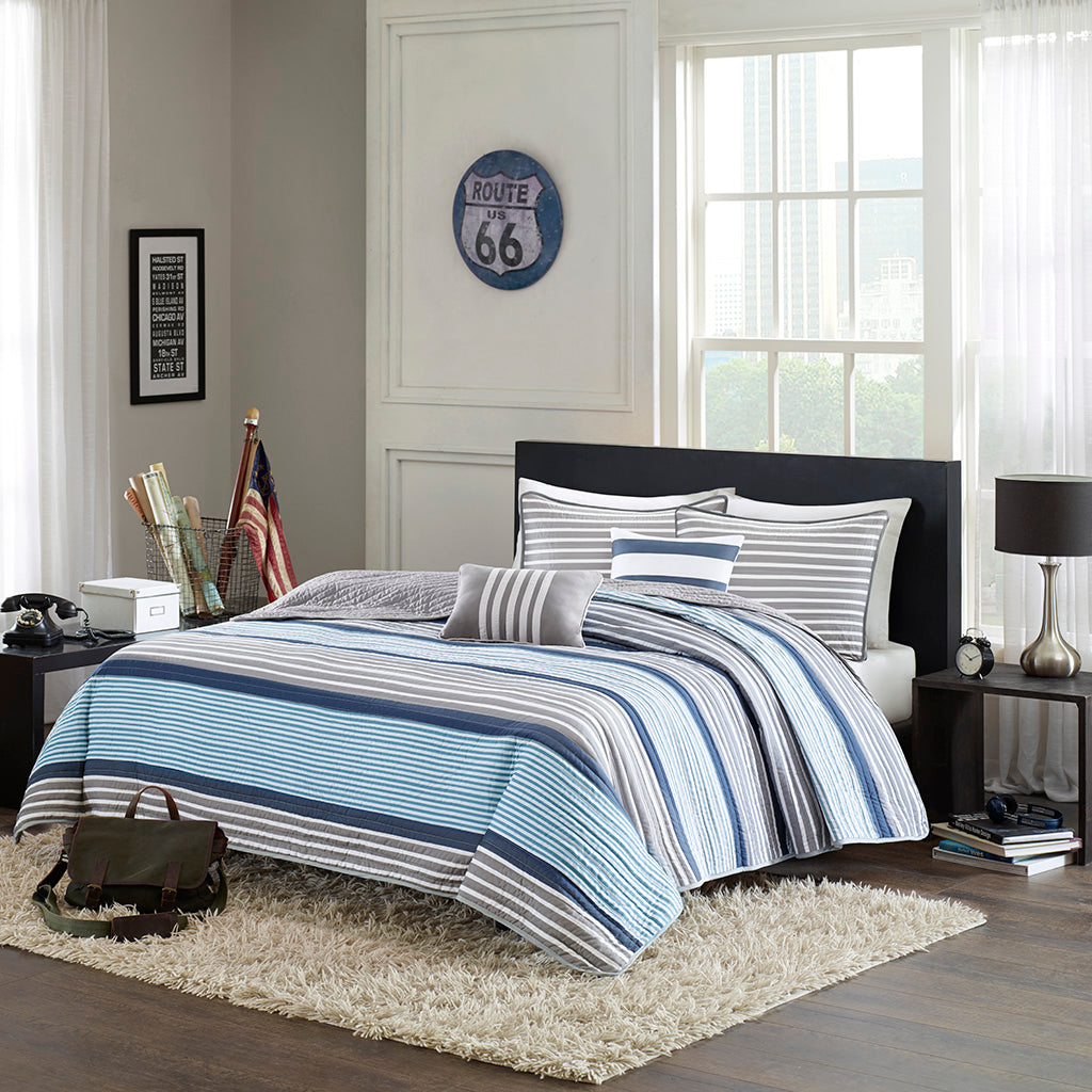 Paul Patchwork Printed Reversible Quilt Set