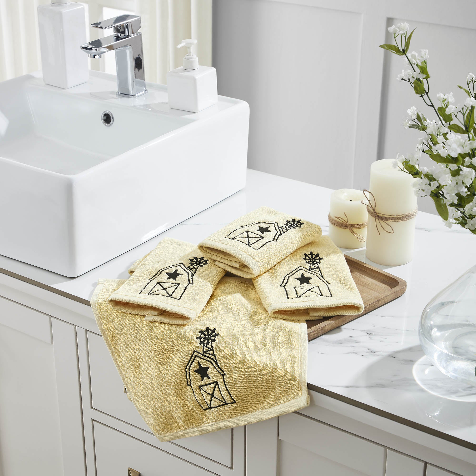 Black Barn w/ Mill Creme Washcloth Set of 4