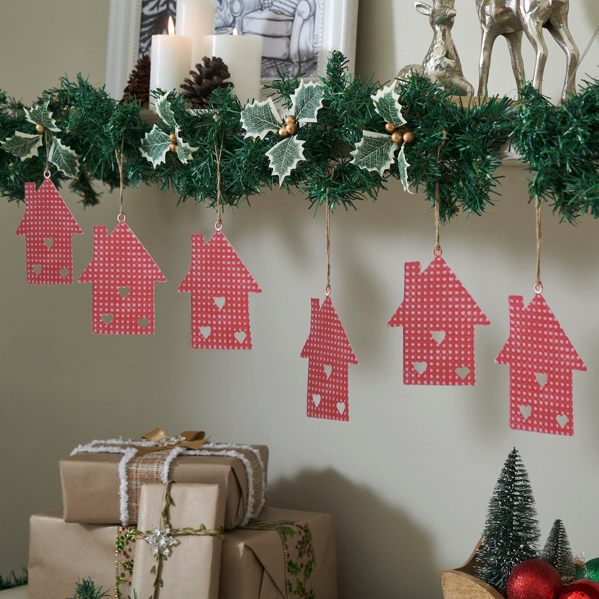 Dotted Metal House Ornaments Red Set of 6