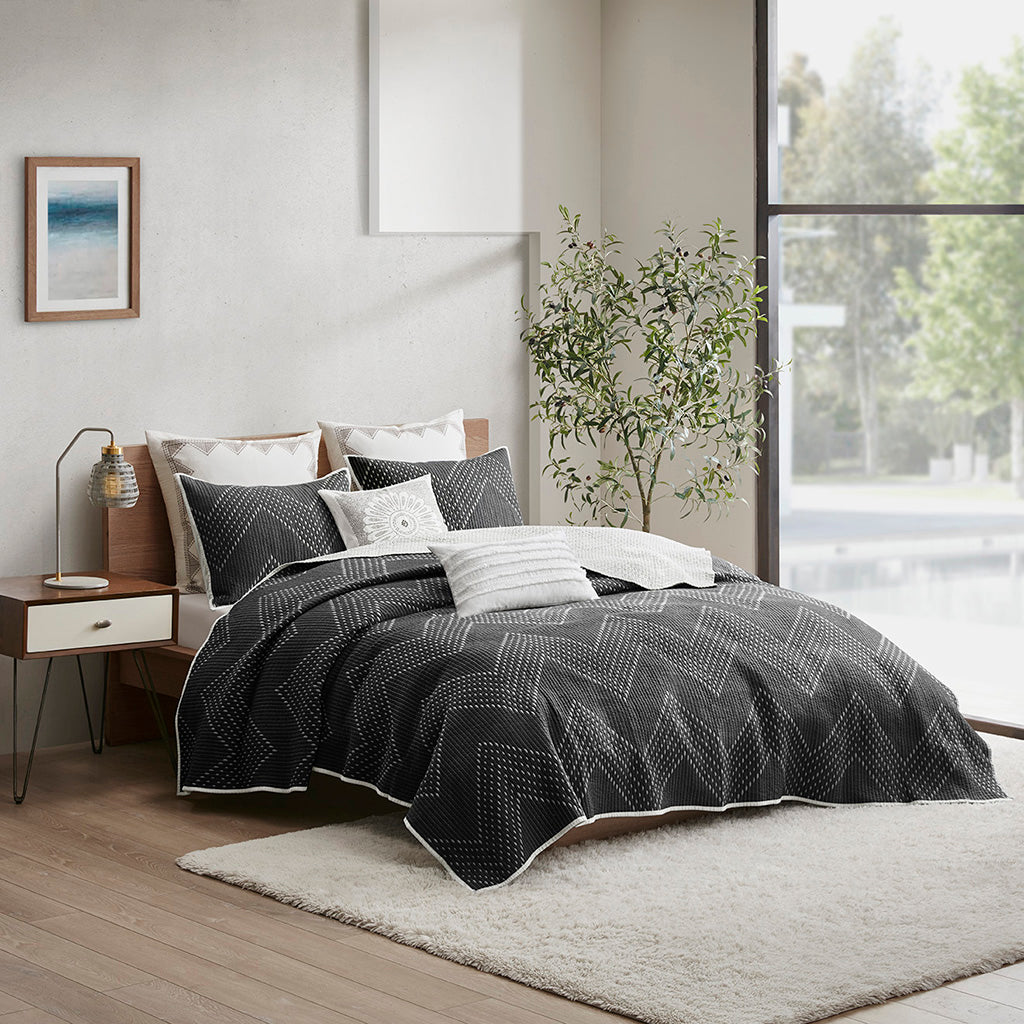 Pomona 3 Piece Embroidered Cotton Quilt Set