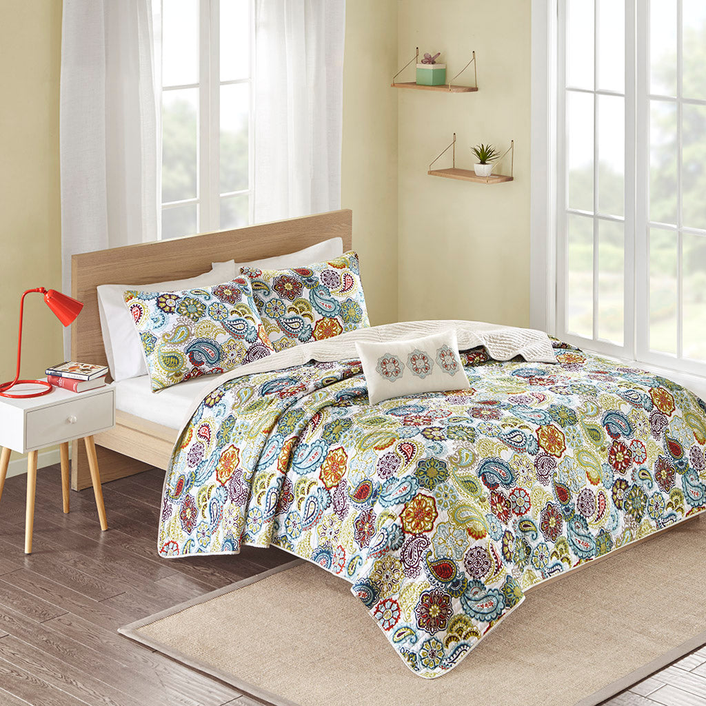 Tamil Reversible Paisley Quilt Set with Throw Pillow