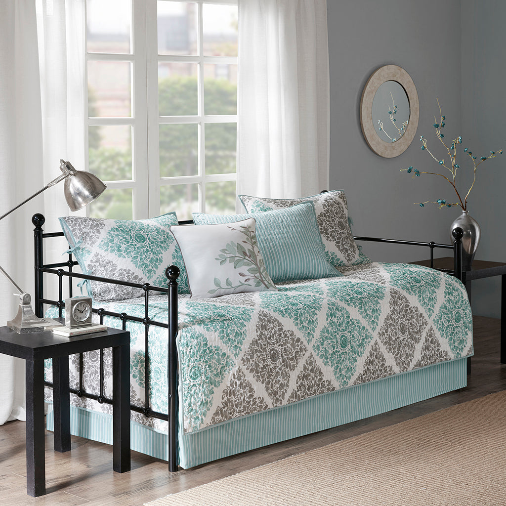 Claire 6 Piece Cotton Percale Quilt Set with Throw Pillows