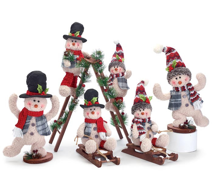 PLAYFUL SNOWMAN PLUSH FAMILY W/ ACCESSORIES.