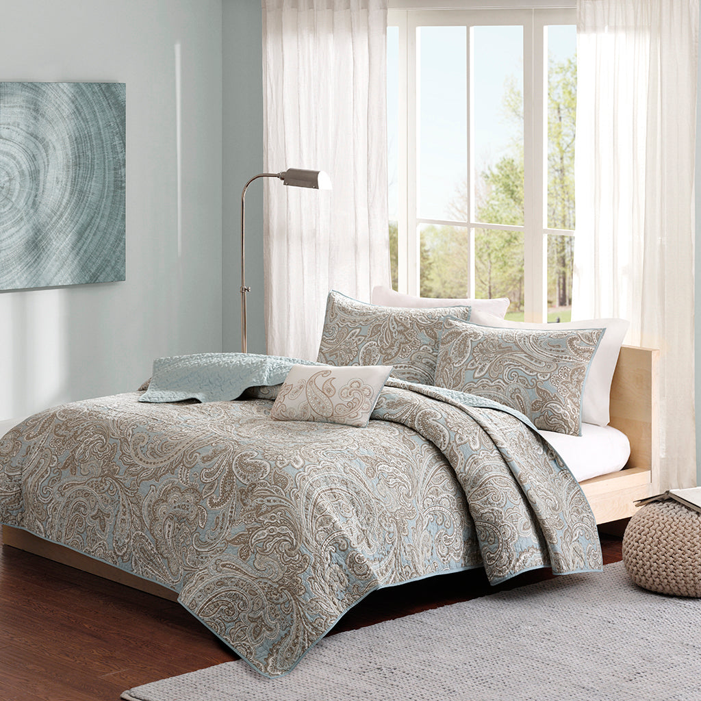 Ronan 4 Piece Oversized Reversible Matelasse Quilt Set with Throw Pillow