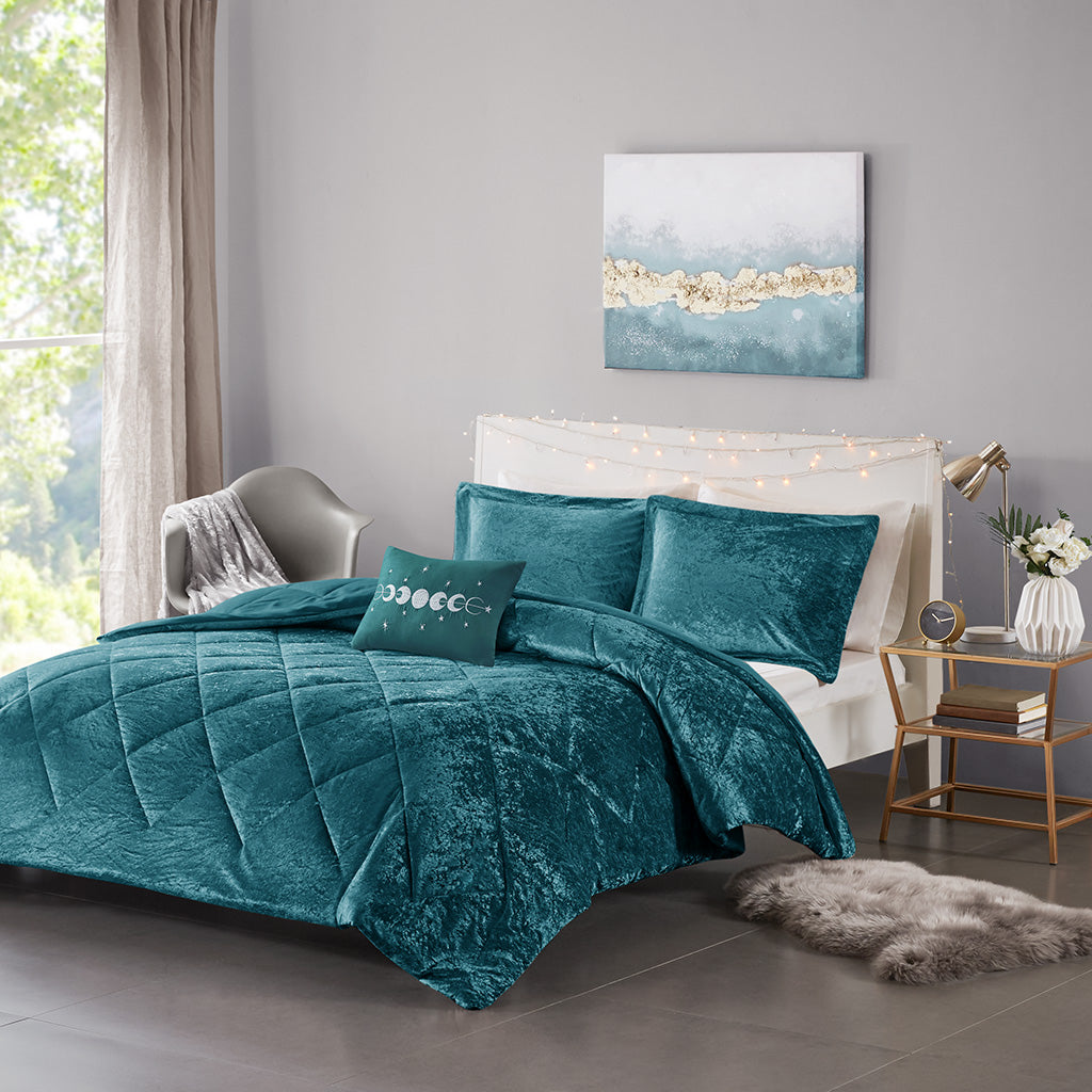 Felicia Velvet Duvet Cover Set with Throw Pillow
