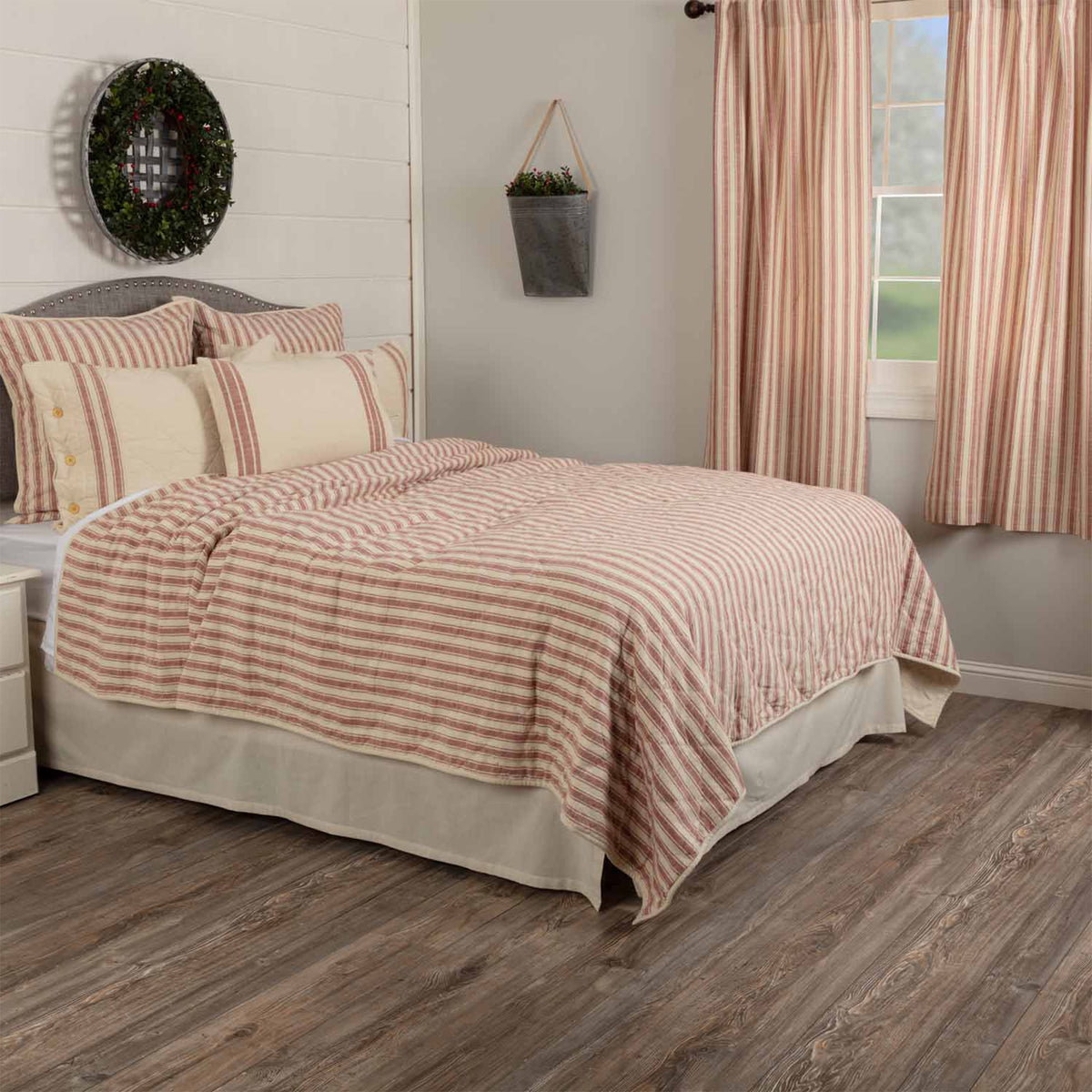 Market Place Red Twin Quilt 86Lx68W