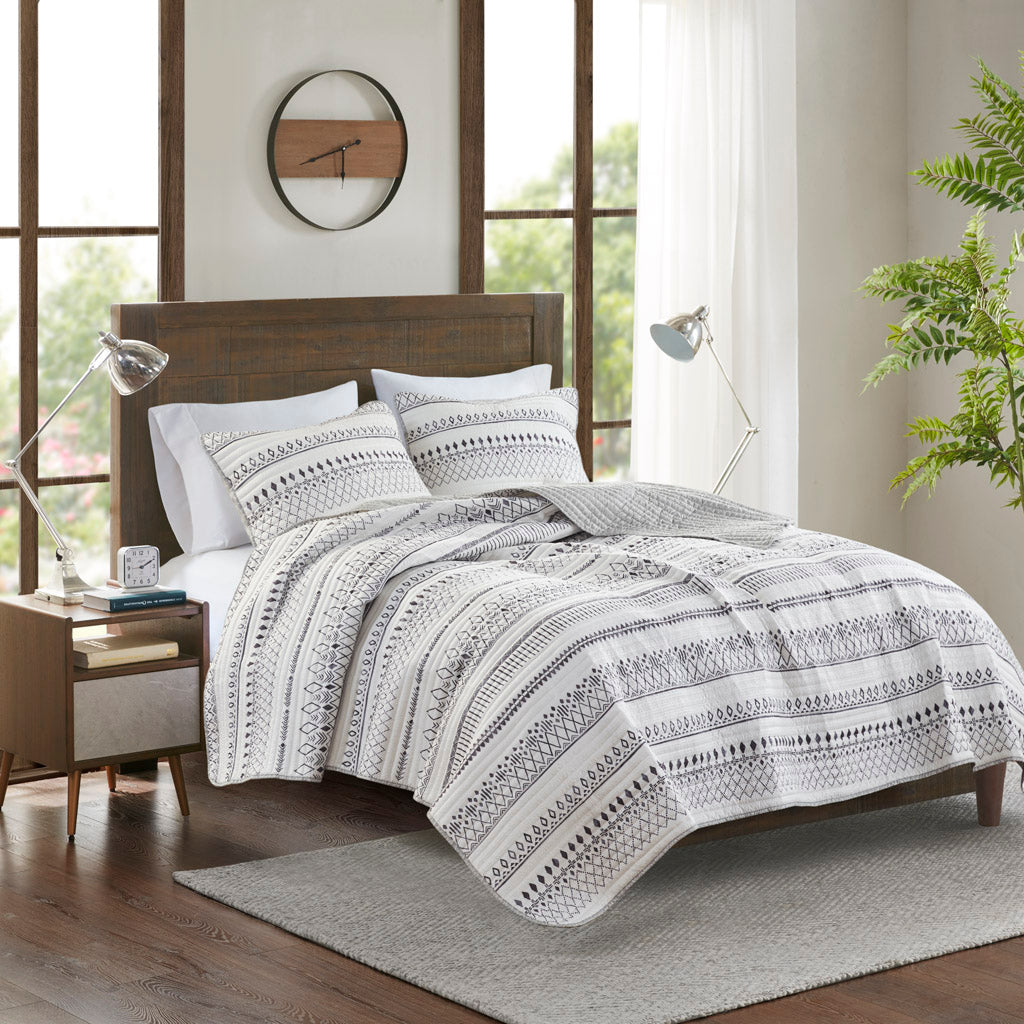 Fraser 6 Piece Printed Quilt Set with Throw Pillows