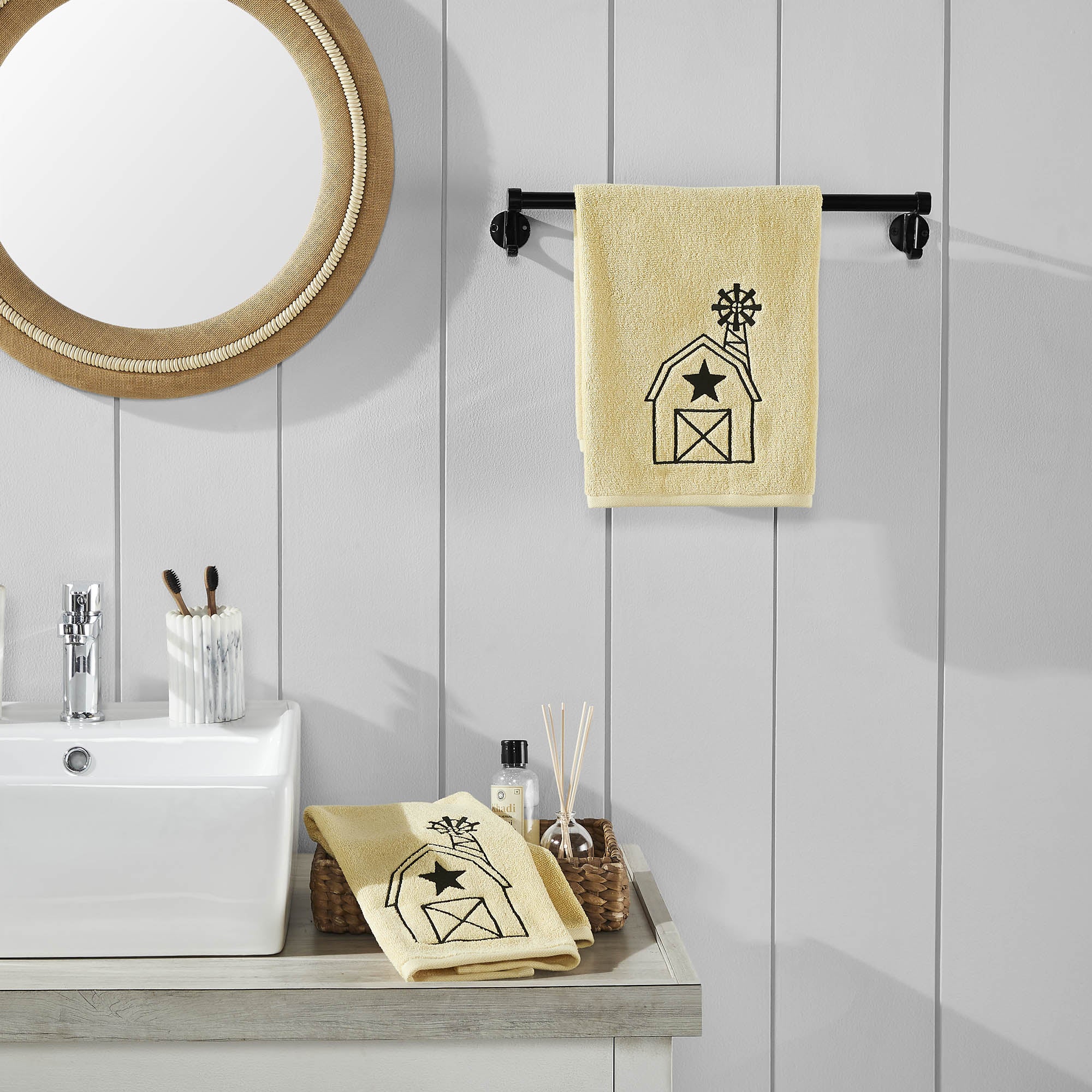 Black Barn w/ Mill Creme Hand Towel Set of 2