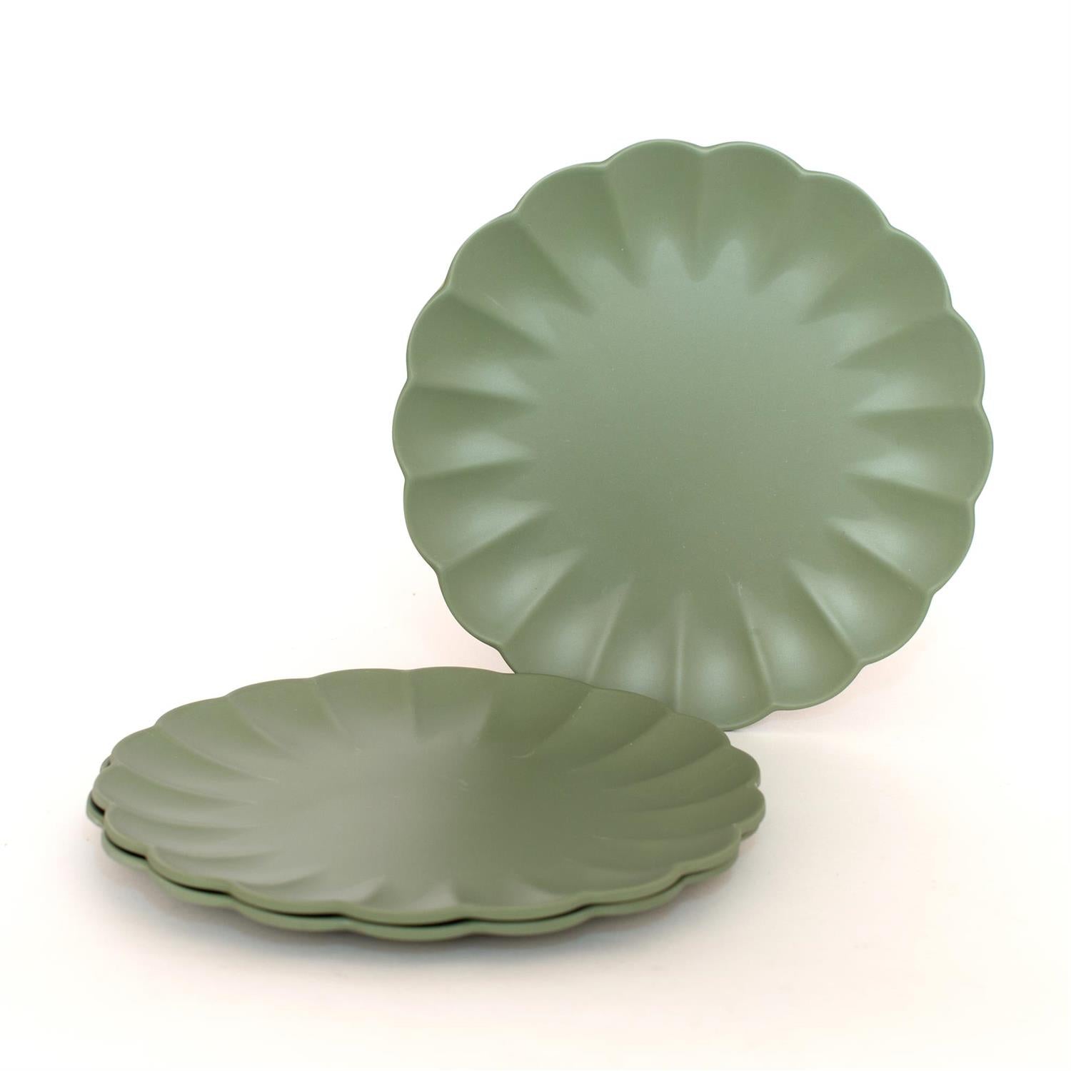 Scalloped Plate, Meadow Green