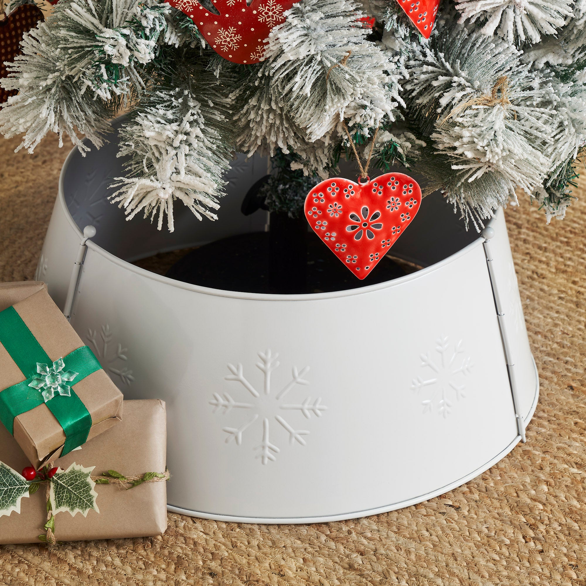 Stamped Snowflake Metal Tree Collar White