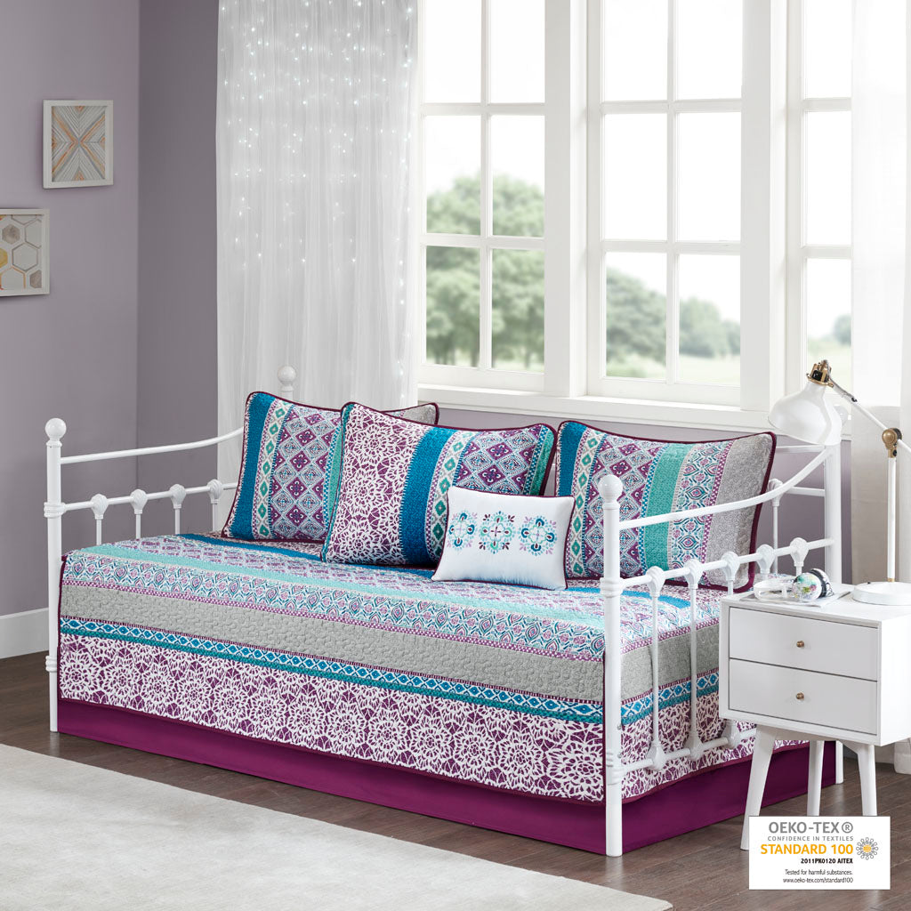 Joni Reversible Quilt Set with Throw Pillows