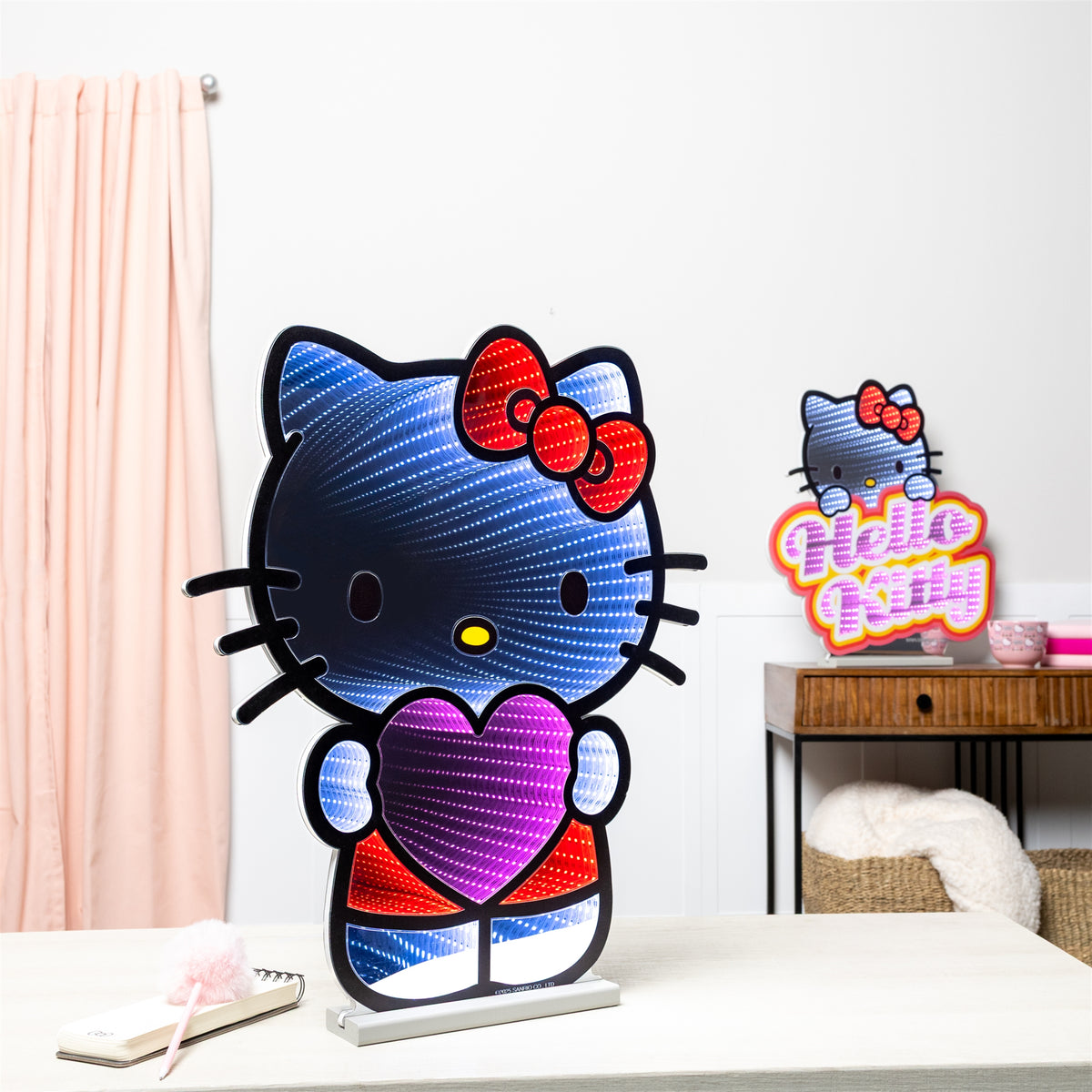 Hello Kitty®️  Heart Ekkolight 24"H