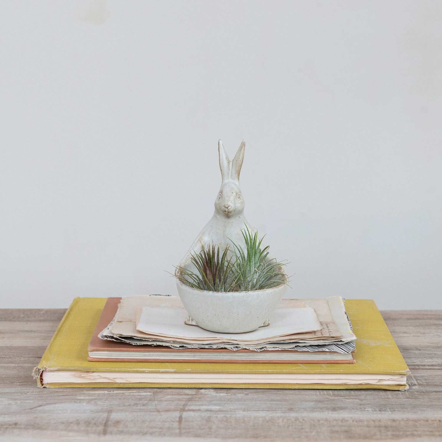 Stoneware Rabbit w Bowl