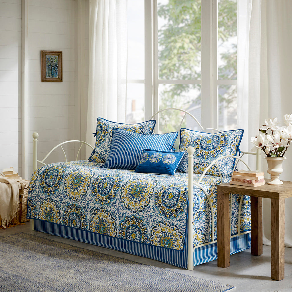 Tangiers 6 Piece Reversible Quilt Set with Throw Pillows