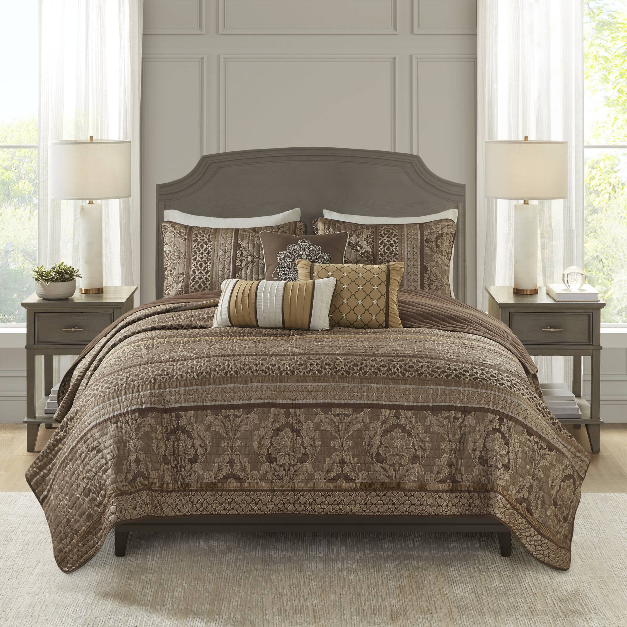 Bellagio 6 Piece Jacquard Quilt Set with Throw Pillows