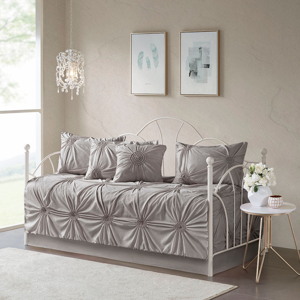 Leila 6 Piece Printed Cotton Quilt Set with Throw Pillows