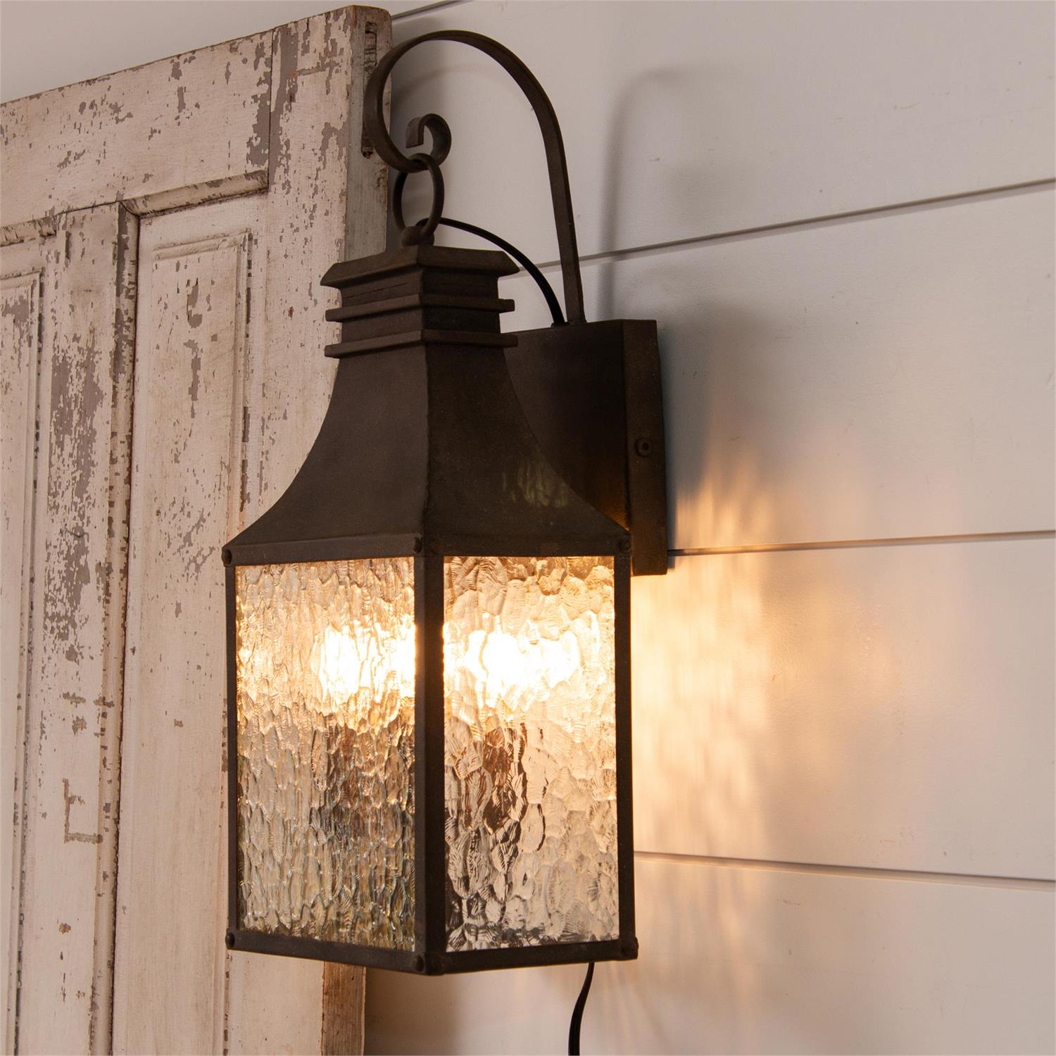 Carriage House Wall Lantern