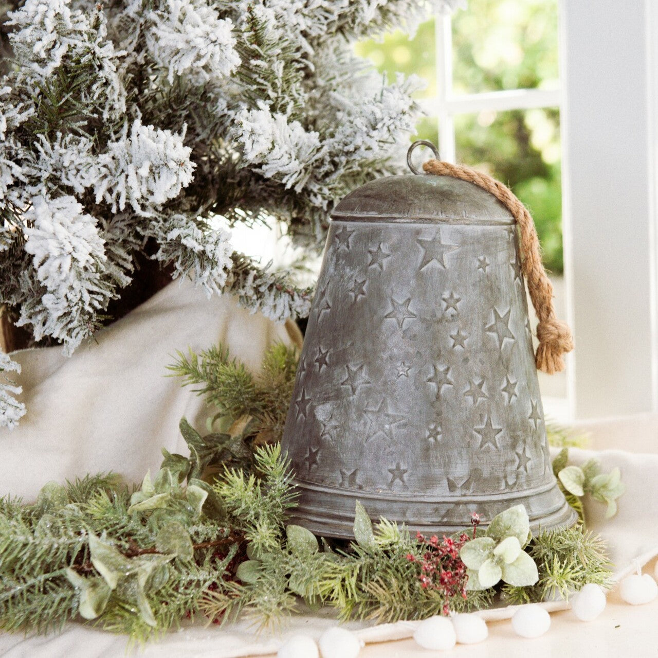 Metal Embossed Star Bell